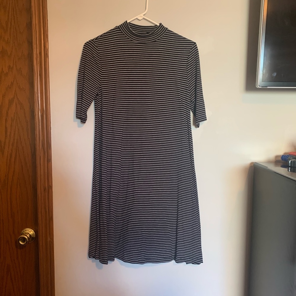 Small black and white Apt 9 dress.